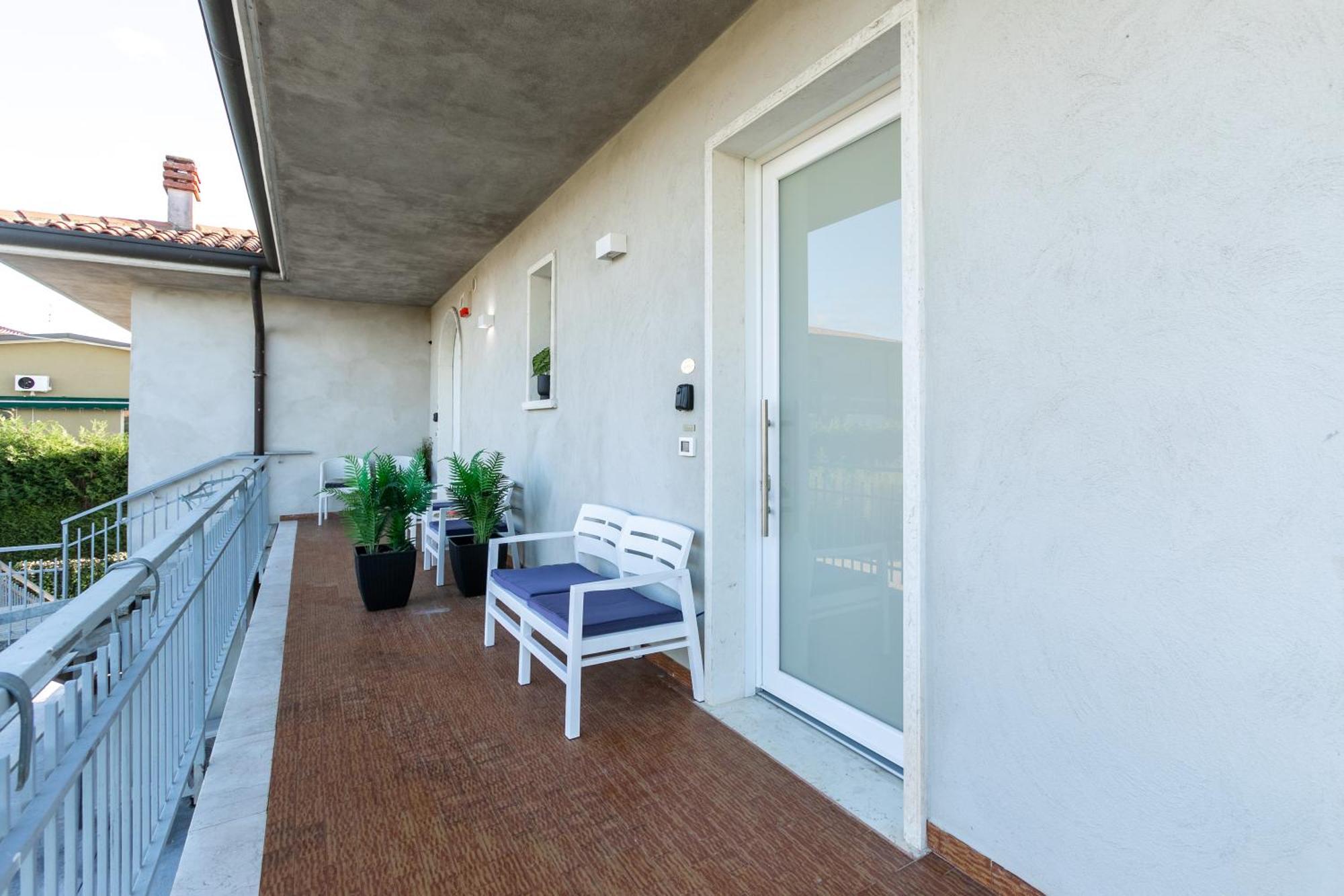 Apartamento Blu Sky Garda Castelnuovo del Garda Exterior foto